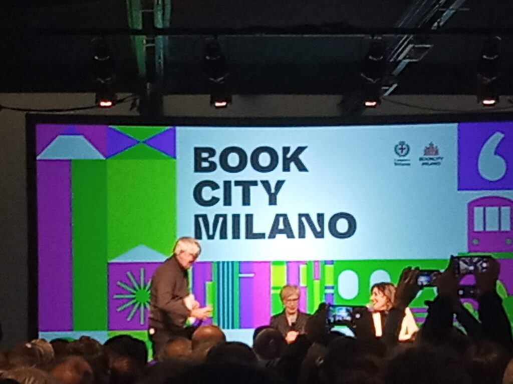 Evento-BookCity-Milano-2024-Milena-Gabanelli-Codice-Rosso-Beppe-Severgnini Evento-BookCity-Milano-2024-Milena-Gabanelli-Codice-Rosso-Beppe-Severgnini